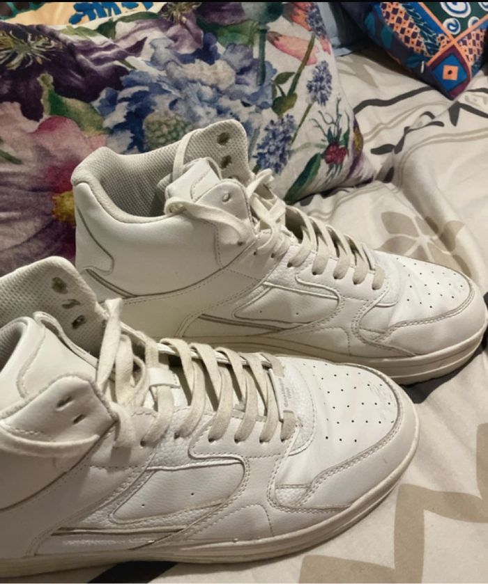 Chaussures blanches - photo numéro 2