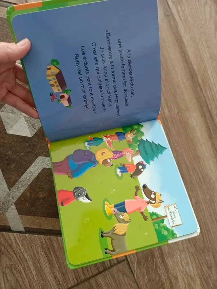 Livre P'tit loup visite une ferme - photo numéro 2