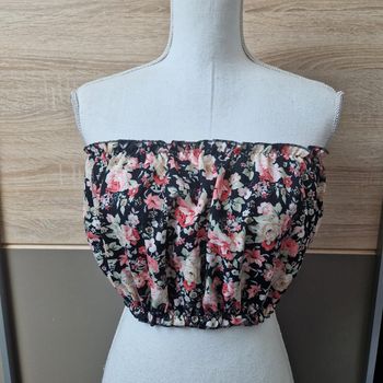 Bandeau / top court.