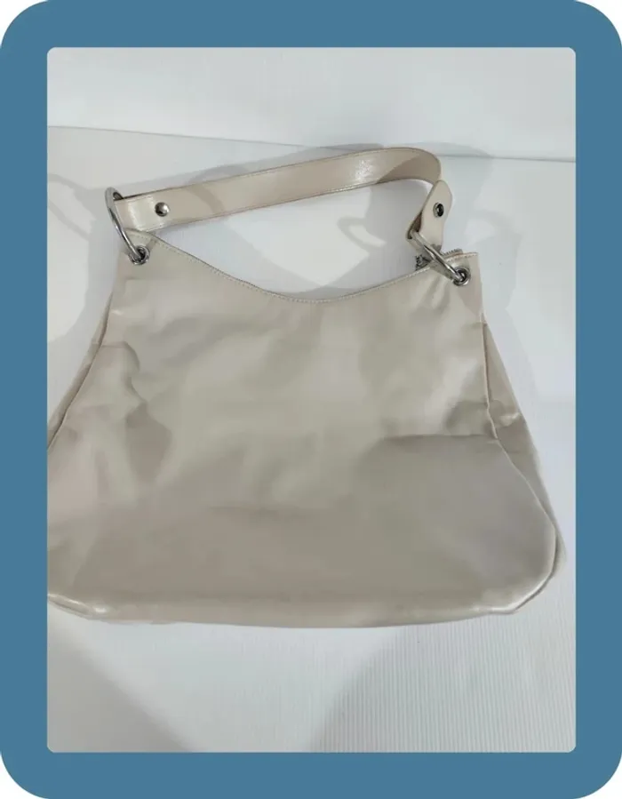 Sac porté épaule et bandoulière  crème, il y a quelques tâches, 31x28cm