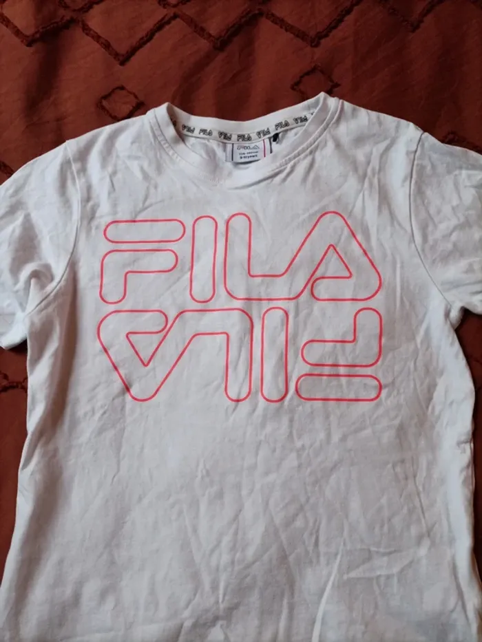 Joli tee shirt Fila 9/10 ans - photo numéro 3