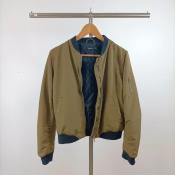 Bomber kaki zippé Stradivarius col et poignets contrastants T36 A1441
