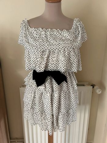 Robe à volants, noire et blanche, Zara
