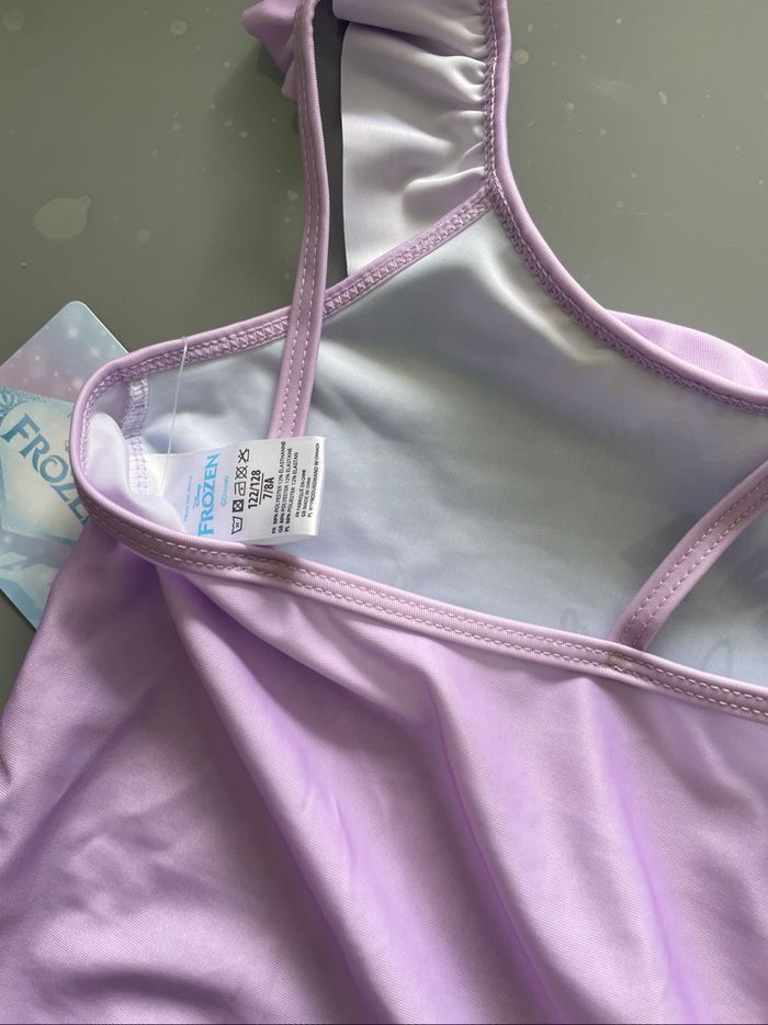 Beau maillot de bain 1 pièce Disney Reine des Neiges T 7-8 ans 8 ans Neuf étiquette - photo numéro 8