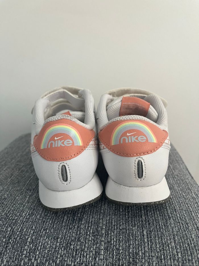 Baskets Nike MD Valiant  Taille 33,5 - photo numéro 5