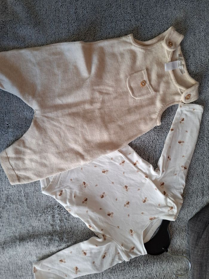 Ensemble 1 mois ( salopette et body)