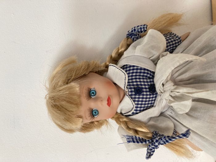 poupée porcelaine - photo numéro 2