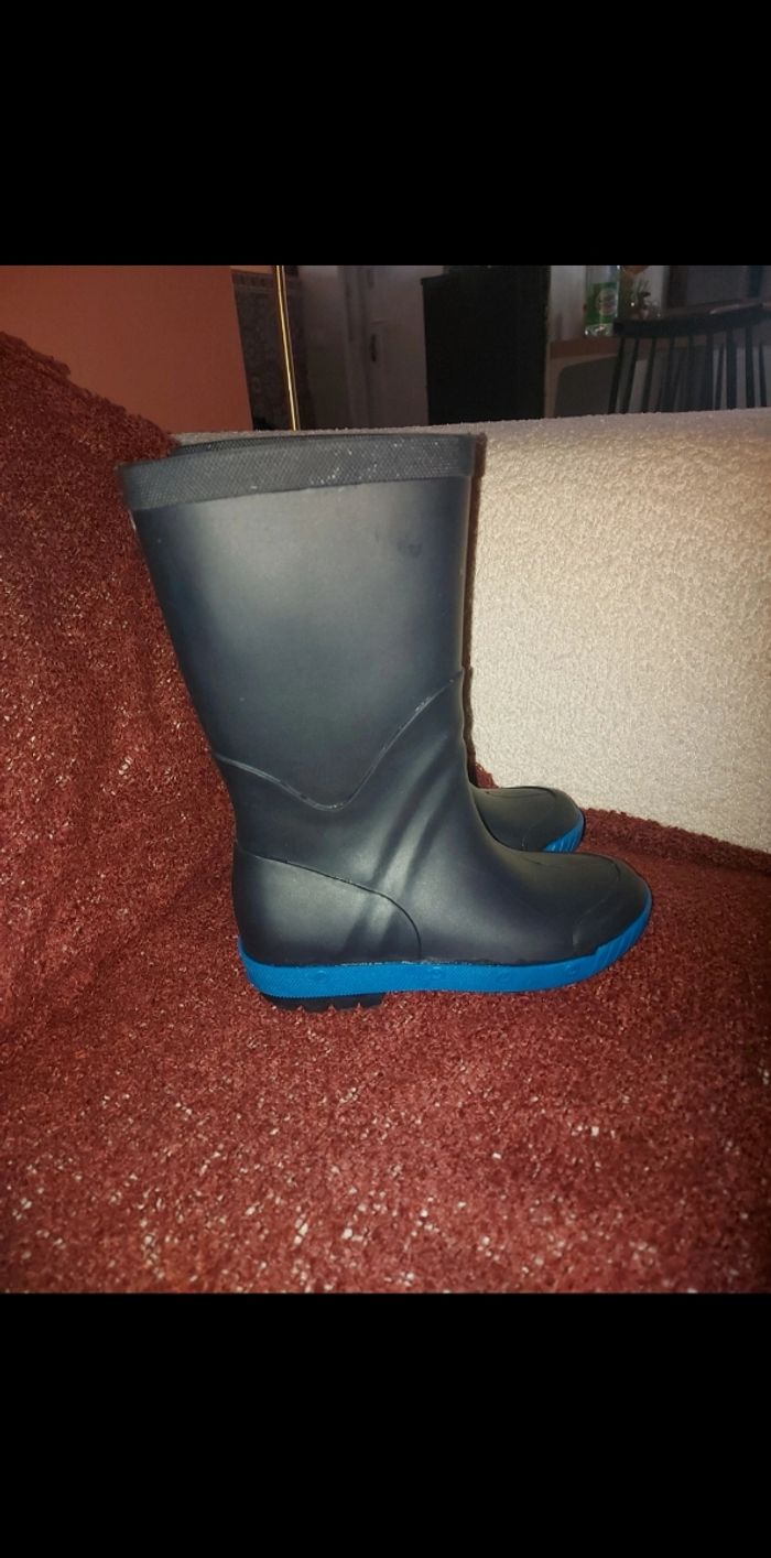 ​🌧️ Bottes de Pluie Noires et Bleues - Taille 28 💙