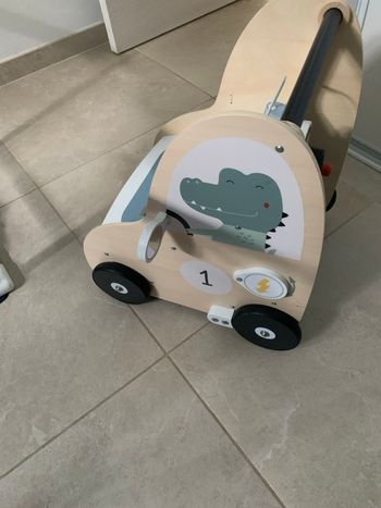 Chariot de marche en bois