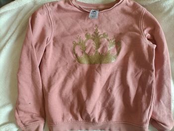 Pull rose à couronne dorée – Taille 140