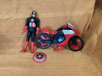 Avengers Captain America : figurine articulée 30 cm + moto + bouclier