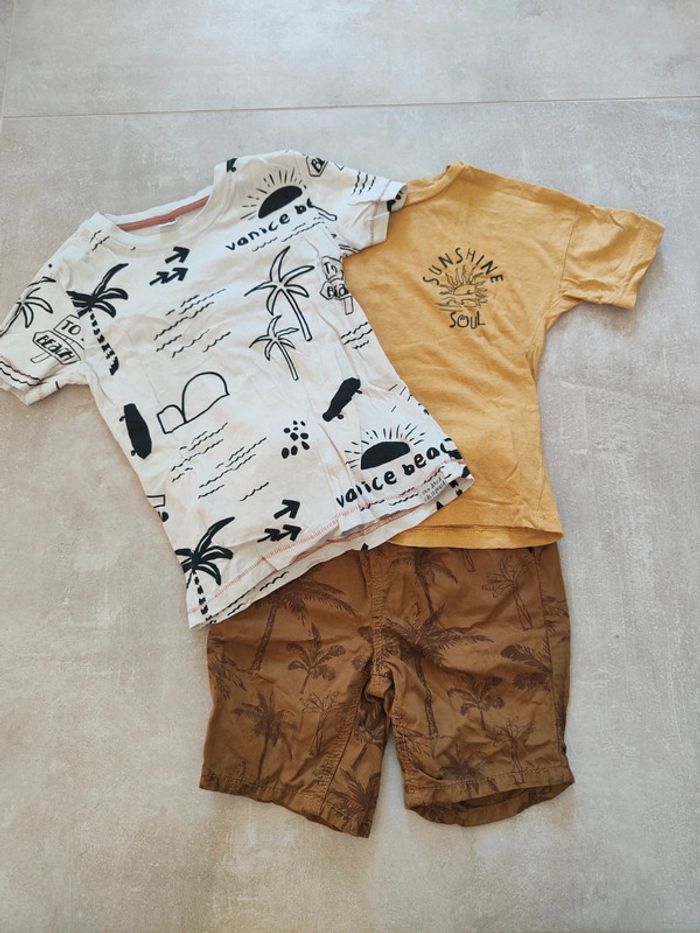 Lot un short tape a l'oeil 4 ans 2 t-shirts Zeeman taille 4 ans beige moutarde marron palmiers