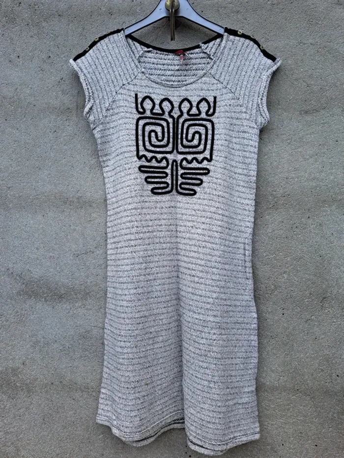 Robe grise