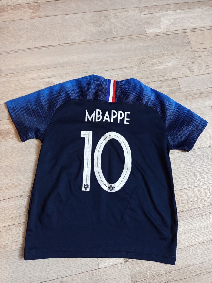 T shirt Mbappé 🇫🇷 ⭐⭐ - photo numéro 4