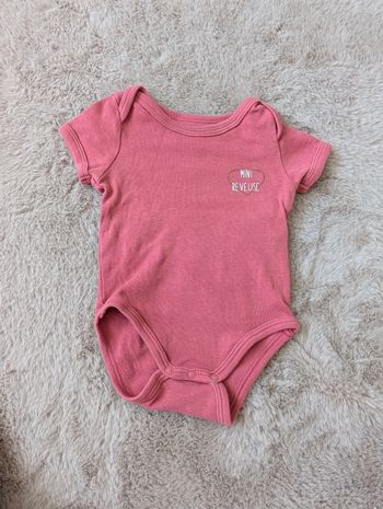 Body mini rêveuse couleur vieux rose marque Vertbaudet 3 mois