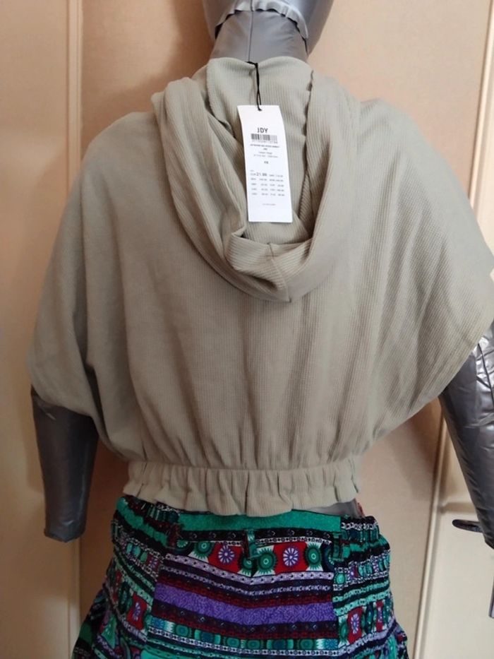 Crop top avec capuche. Marque JDY (A61) - photo numéro 5