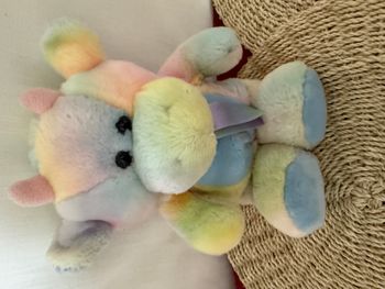 Peluche vache arc-en-ciel
