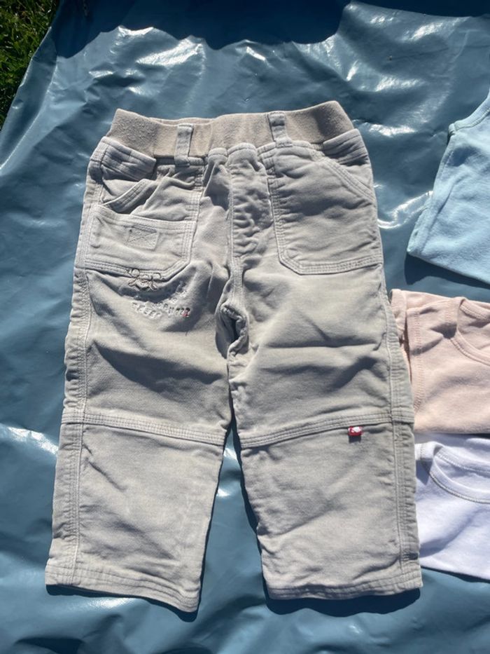 Lot vêtements bodys 24 mois - photo numéro 2