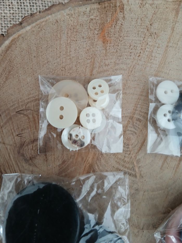Lot de 4 sachets de boutons - photo numéro 4