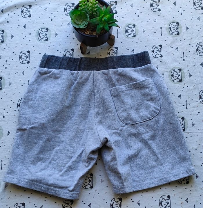 Short taille 7/8 ans - photo numéro 2