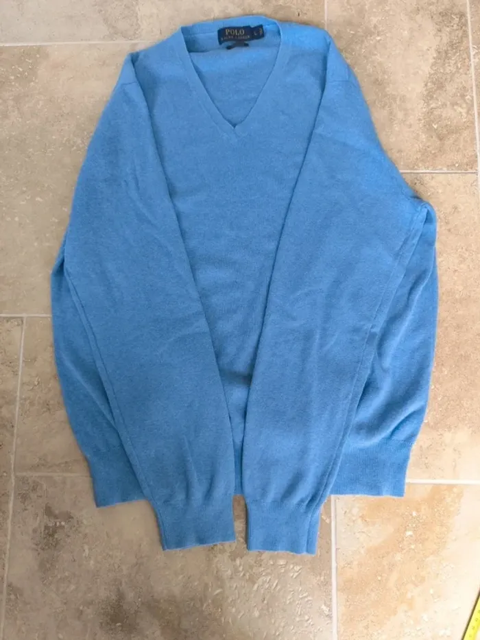 Magnifique pull col V bleu logo jaune Polo Ralph Lauren homme L une petite tâche devant - photo numéro 12