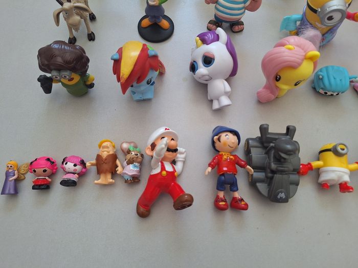 Lot 50 figurines diverses, Disney, scoubydoo, oui oui, Mario, minions, spiderman, troll, lapin crétin - photo numéro 3
