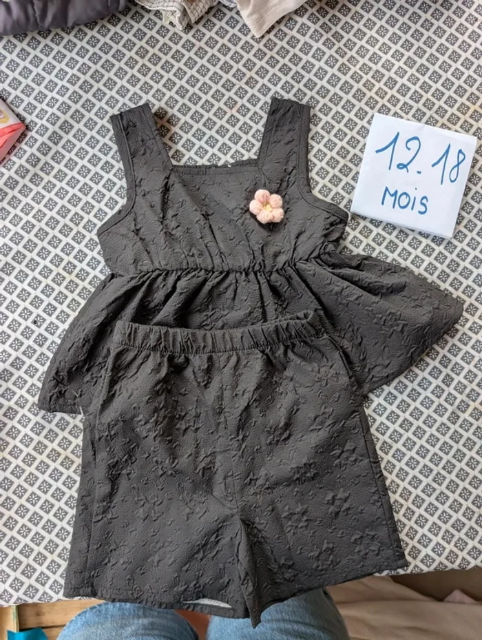 Tenue bébé fille 12/18 mois