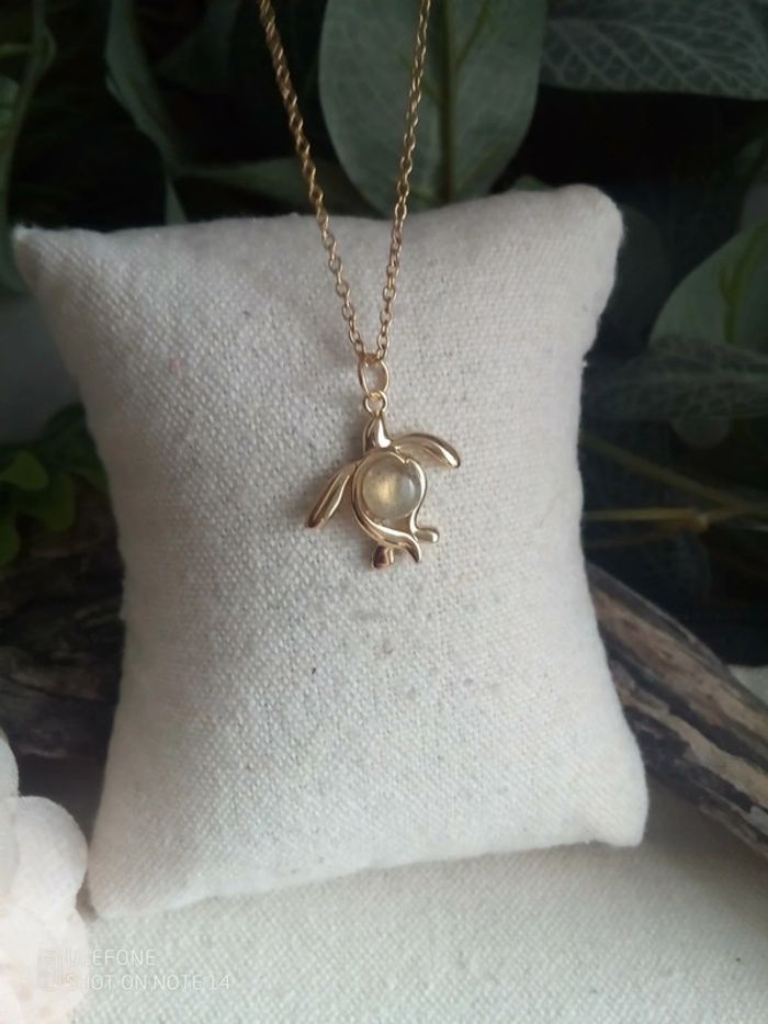 Collier tortue doré et pierre de labradorite naturelle