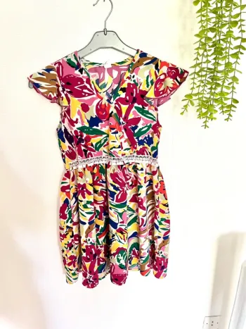 Très belle robe à courte manche pour petite fille