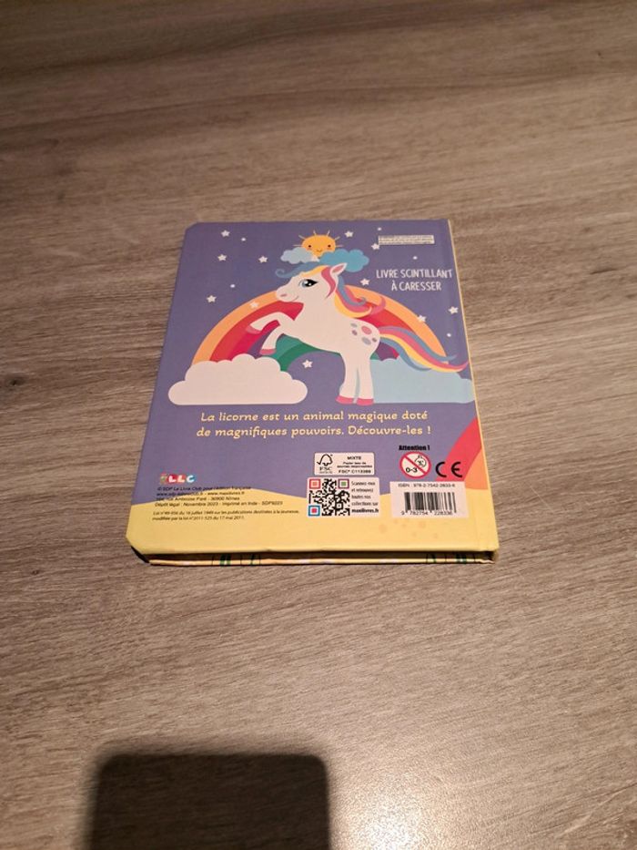Licornes magiques Livre scintillant à caresser - photo numéro 2