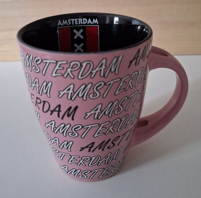 Lot d'une tasse et de 3 mugs différents - photo numéro 3