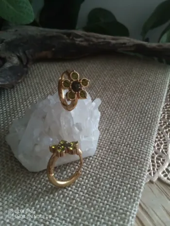 Créoles fleurs zircons vert peridot