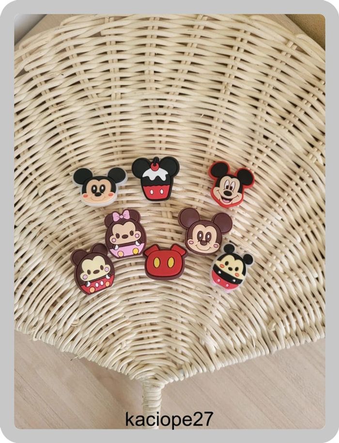 🎈 Lot de 8 Jibbitz Mickey – Neufs et adorables !