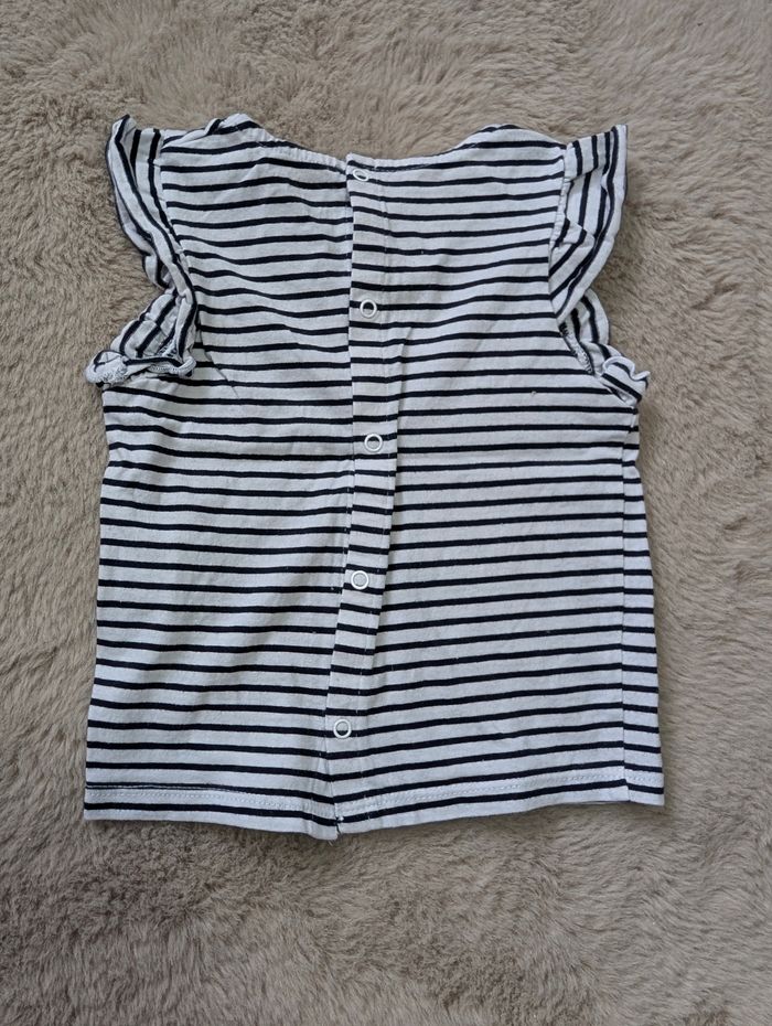T-shirt Kiabi 9 mois – rayé marine blanc – coton bio – très bon état - photo numéro 4