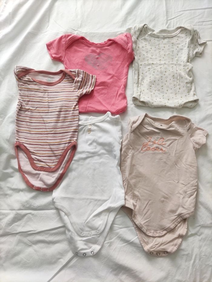Lot bodys été 6 mois