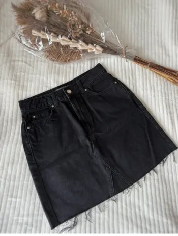 Mini-jupe en jean noir - effet délavé vintage