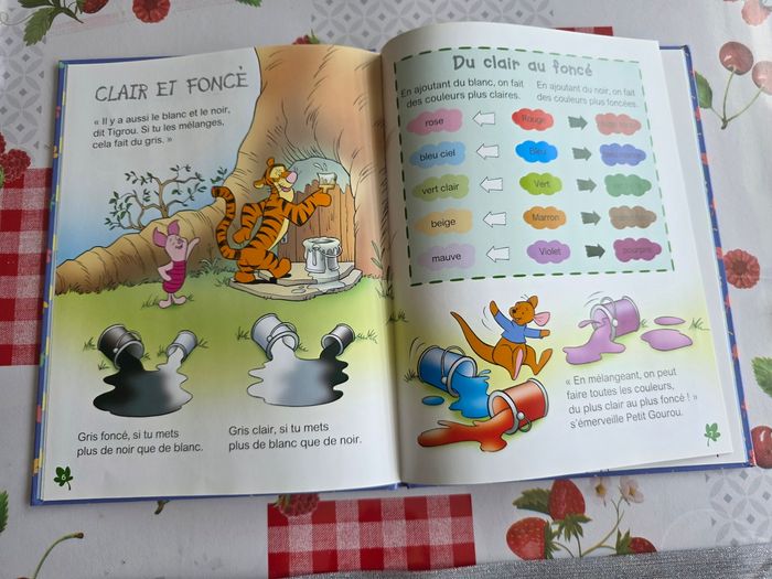 LIVRE DISNEY WINNIE L'OURSON À  LA DÉCOUVERTE DES COULEURS 🔴🟠🟣🔵🟡 NEUF MARQUE HACHETTE - photo numéro 4