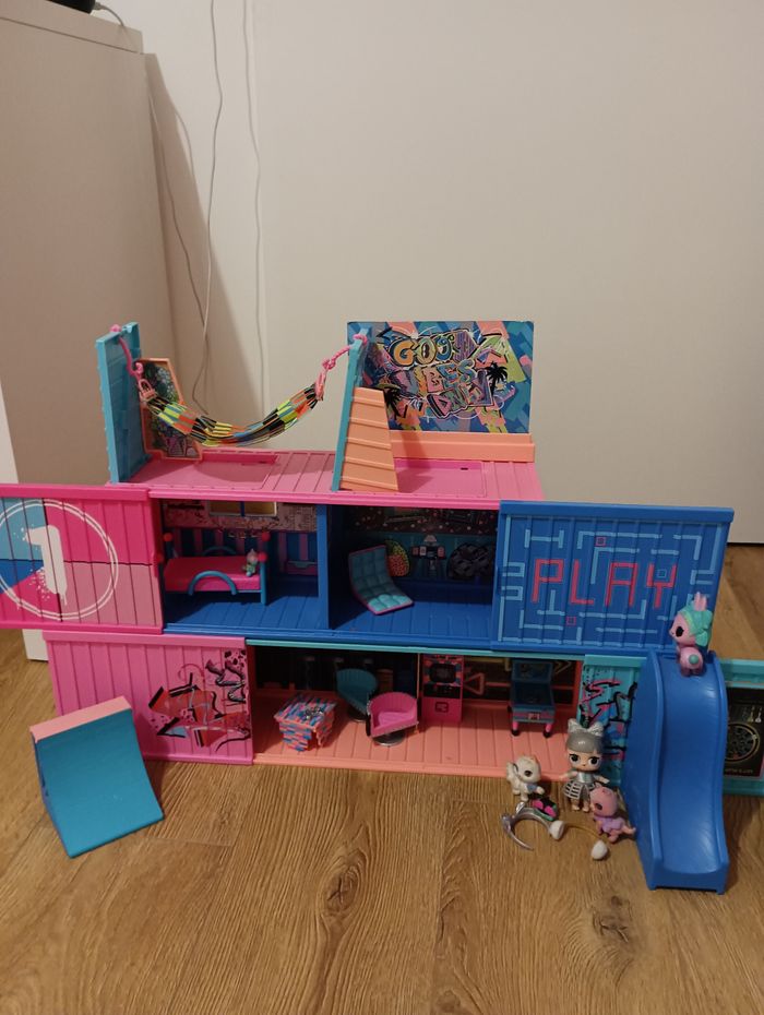 Maison poupée lol avec figurine et accessoires