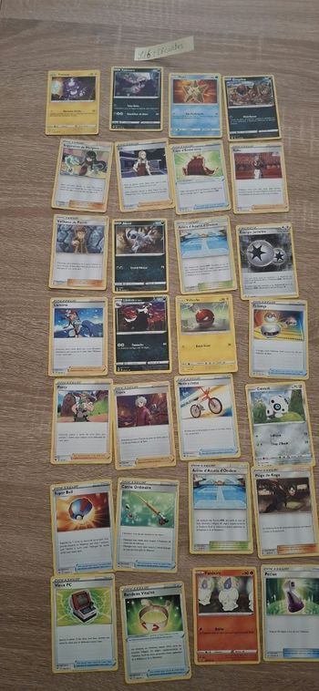 Lot 6 : 28 cartes Pokémon – Dresseurs + Pokémon + Énergies