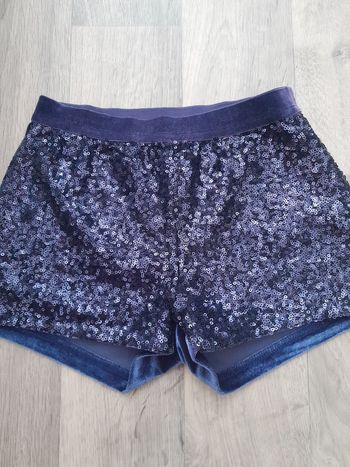 Short fille