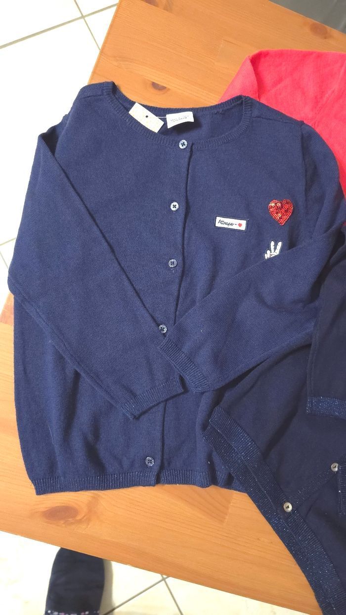 NEUFS (non portés) 🏷🏷🏷🥰🤩 superbe lot gilets 6 ans fille 🥰😍 - photo numéro 3