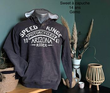 Sweet à capuche  14 ans 
