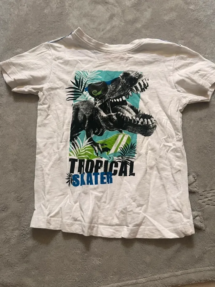 T-shirt dinosaures