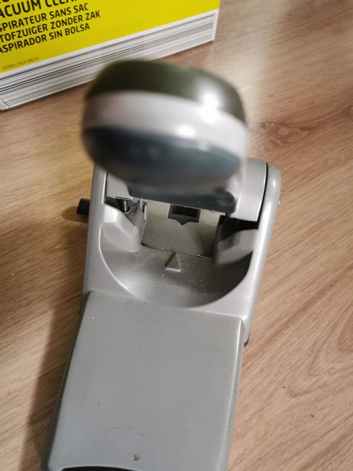 Leitz Perforatrice Gros Travaux & Sans Effort, Capacité 65 Feuilles - photo numéro 3