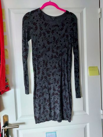 Robe noire fleurie 