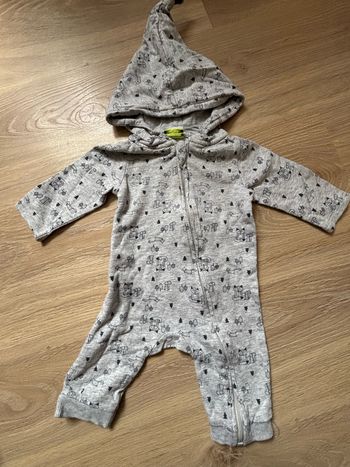 Combinaison légère avec capuche