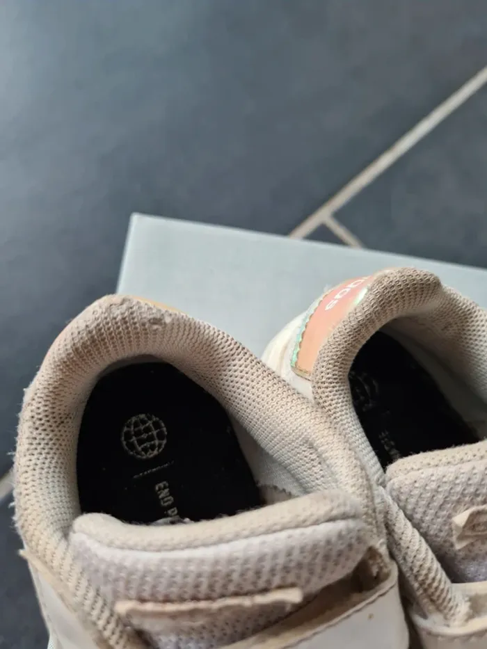 Baskets Adidas Taille 22 - photo numéro 4