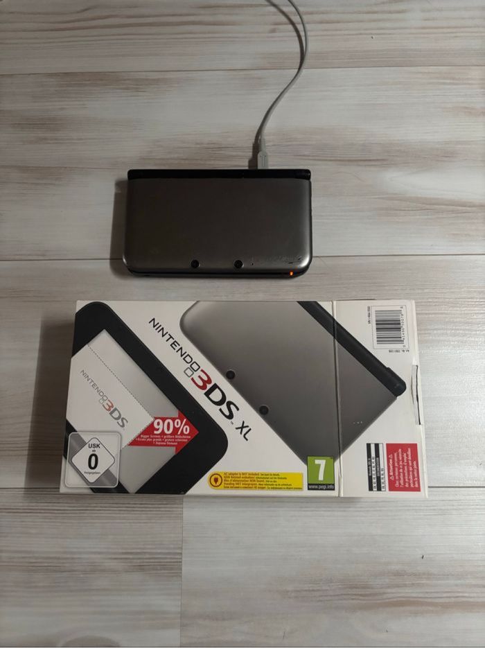 Console 3DS XL avec boîte et chargeur