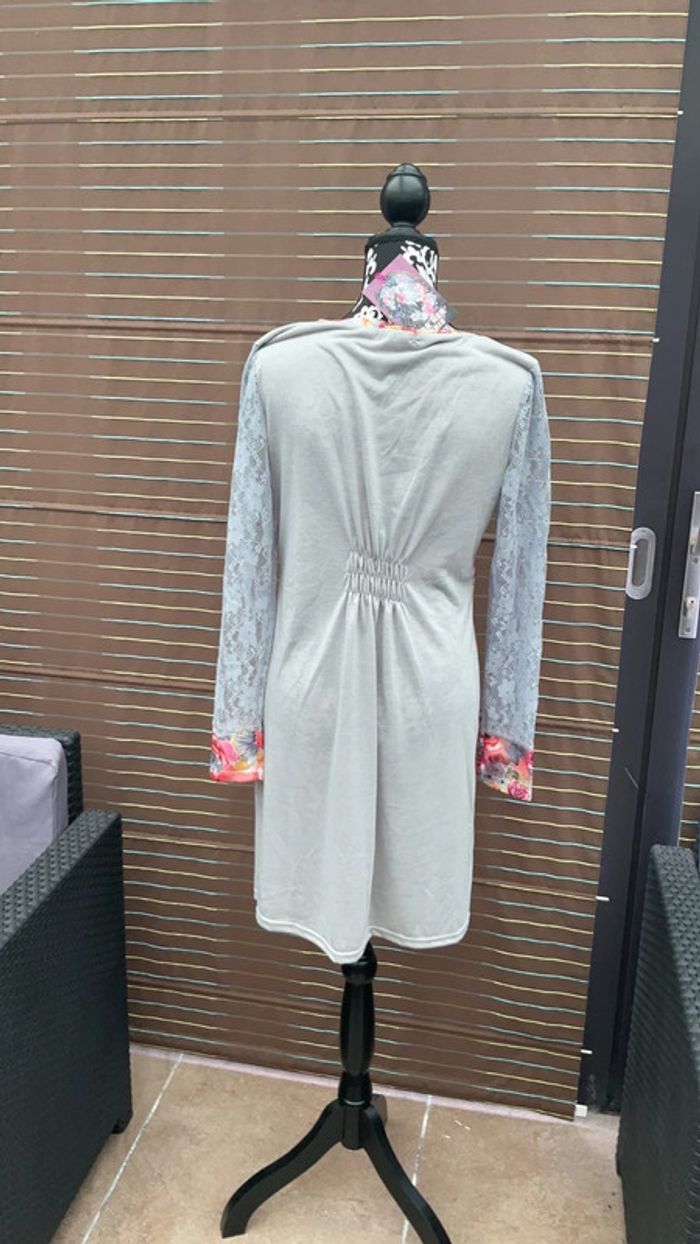 Robe grise et fleurs rouges XXL Neuve (n°14) - photo numéro 3