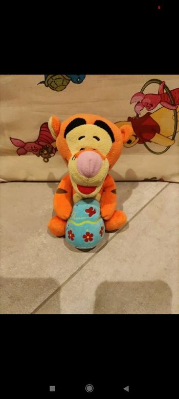 Petire peluche tigrou avec oeuf disney